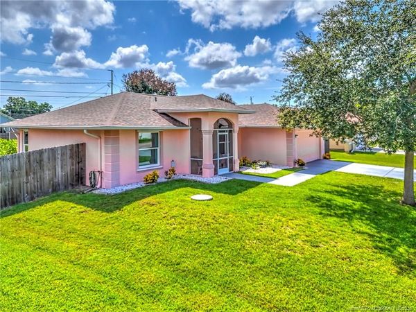 2007 SE Heathwood Circle, Port St Lucie, FL 34952