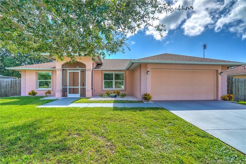 2007 SE Heathwood Circle, Port Saint Lucie, FL 34952 Photo