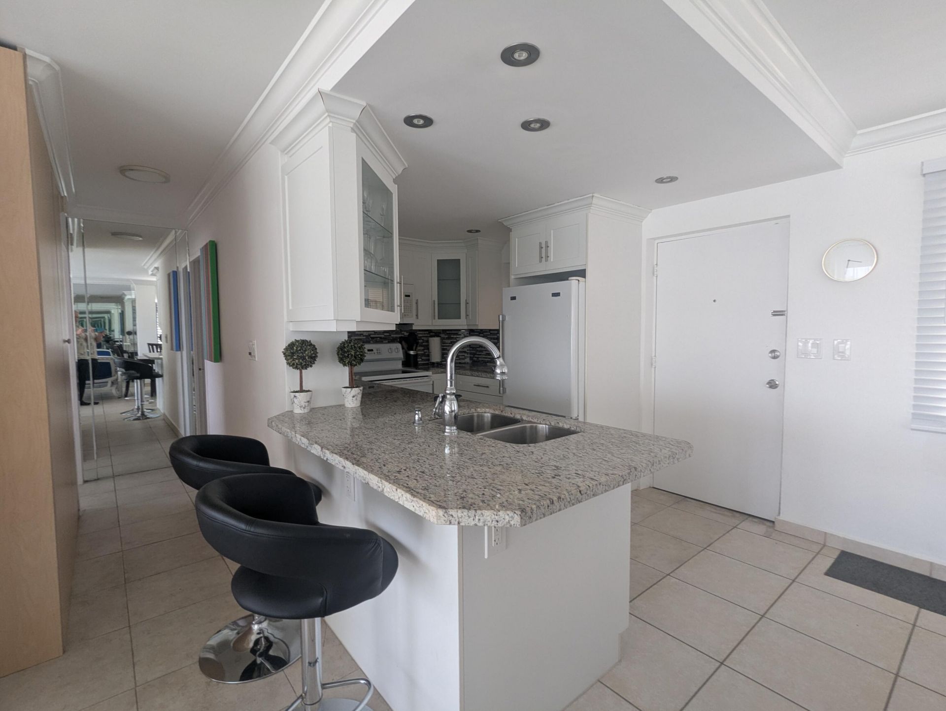 220 Kings Point Drive, Unit 501, Sunny Isles Beach, FL 33160 Photo