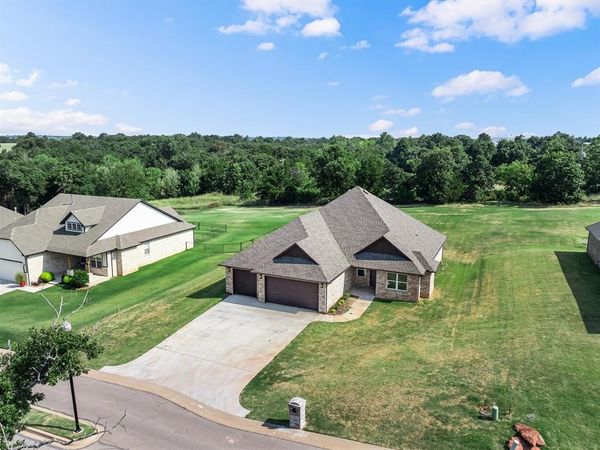 201 Canyon Creek Lane, Guthrie, OK 73044