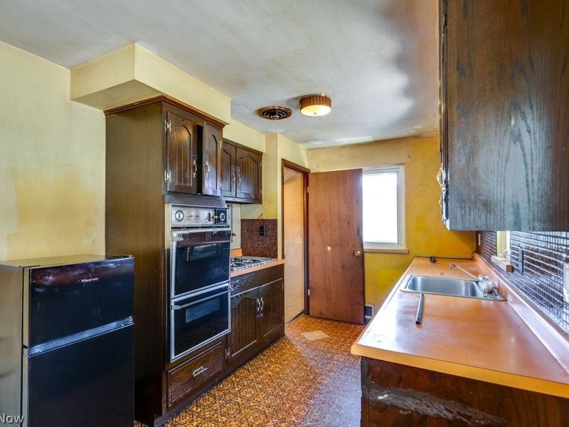 6982 Maplewood Road, Parma Heights, OH 44130 Photo 18