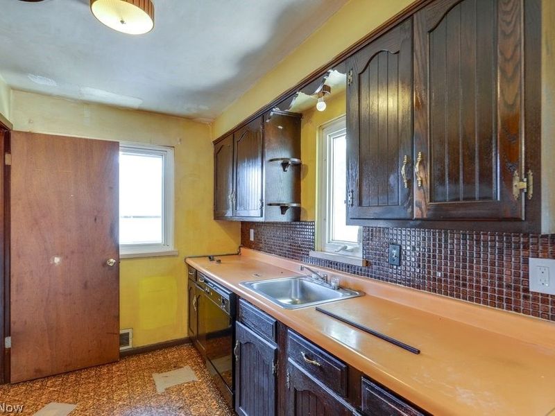 6982 Maplewood Road, Parma Heights, OH 44130 Photo 19