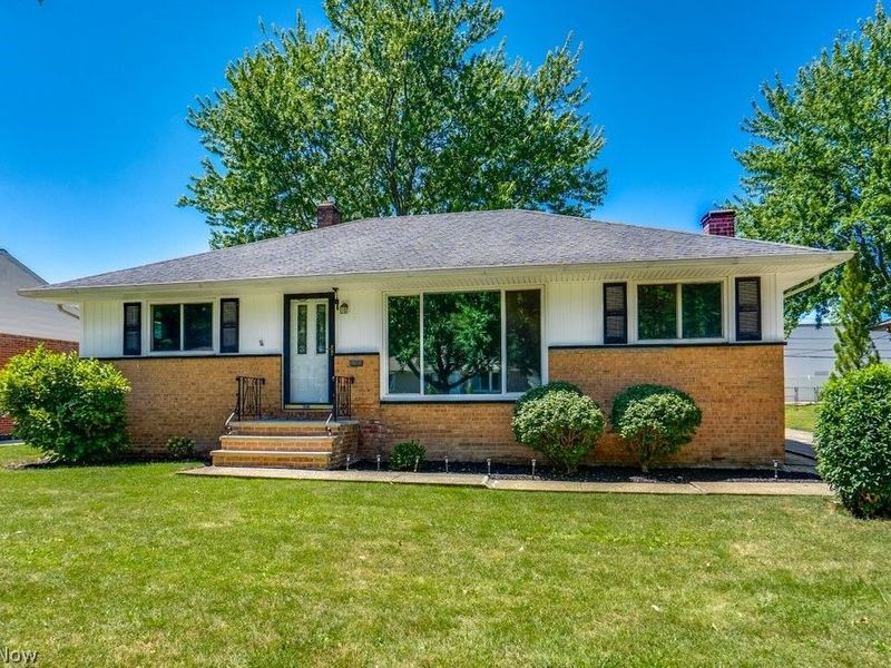 6982 Maplewood Road, Parma Heights, OH 44130 Photo 2