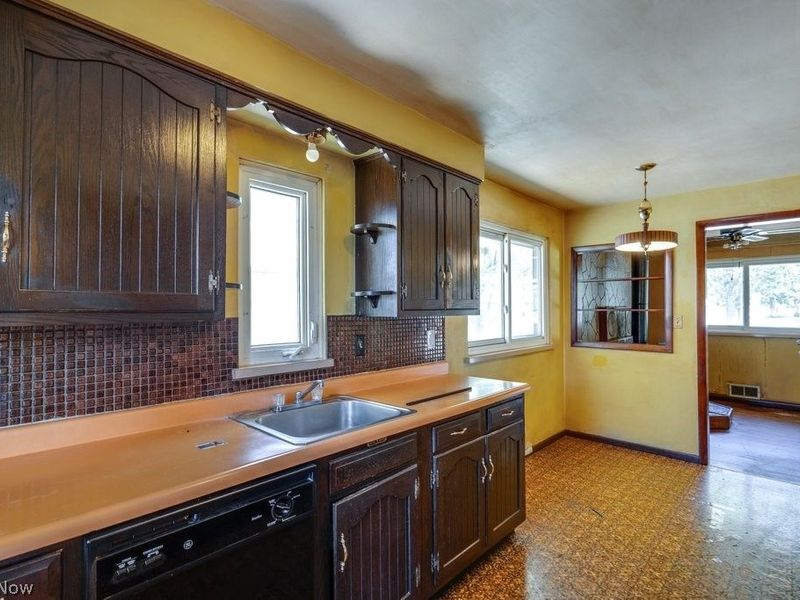 6982 Maplewood Road, Parma Heights, OH 44130 Photo 22