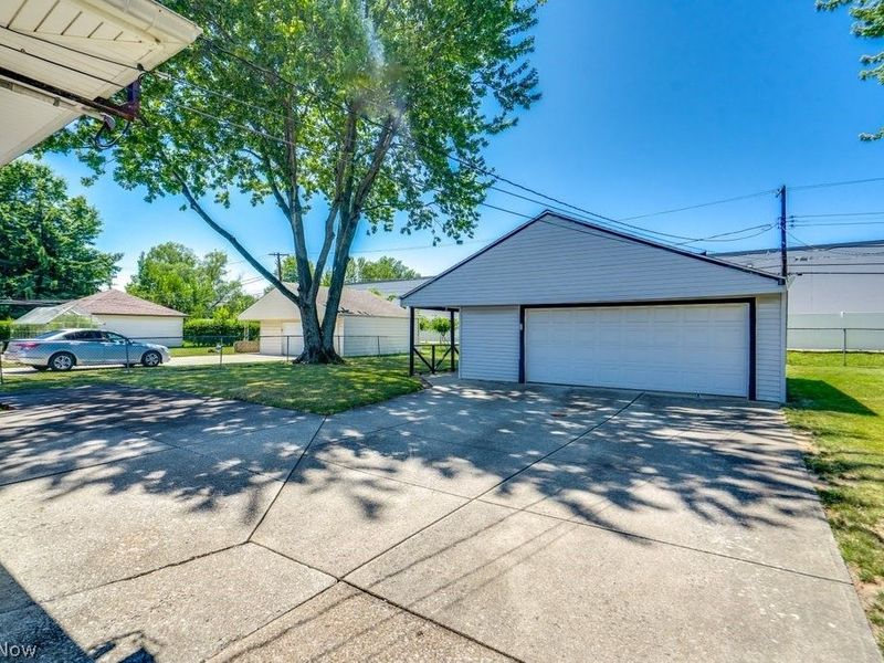 6982 Maplewood Road, Parma Heights, OH 44130 Photo 3