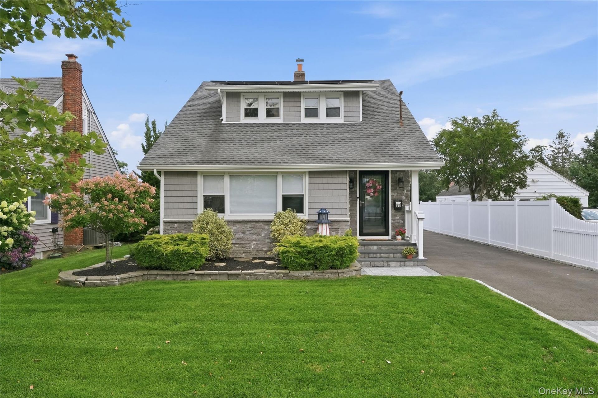 12 S Bay Avenue, Amityville, NY 11701 Main Photo