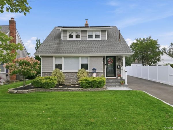 12 S Bay Avenue , Amityville, NY 11701