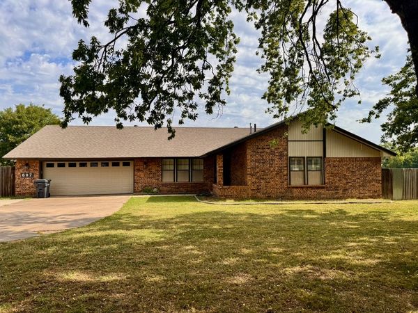 607 Wallace Street NW, Ardmore, OK 73401