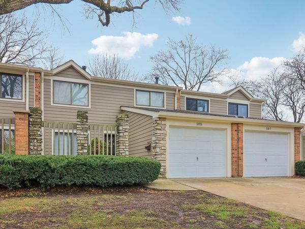 105 W Dover Drive, Mount Prospect, IL 60056