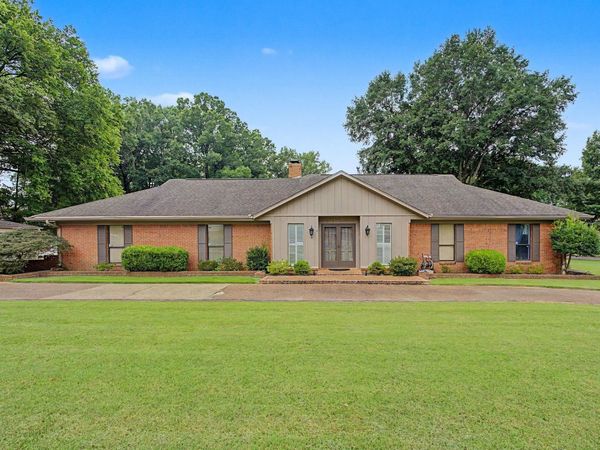 6689 GARDEN OAKS DR, Memphis, TN 38120