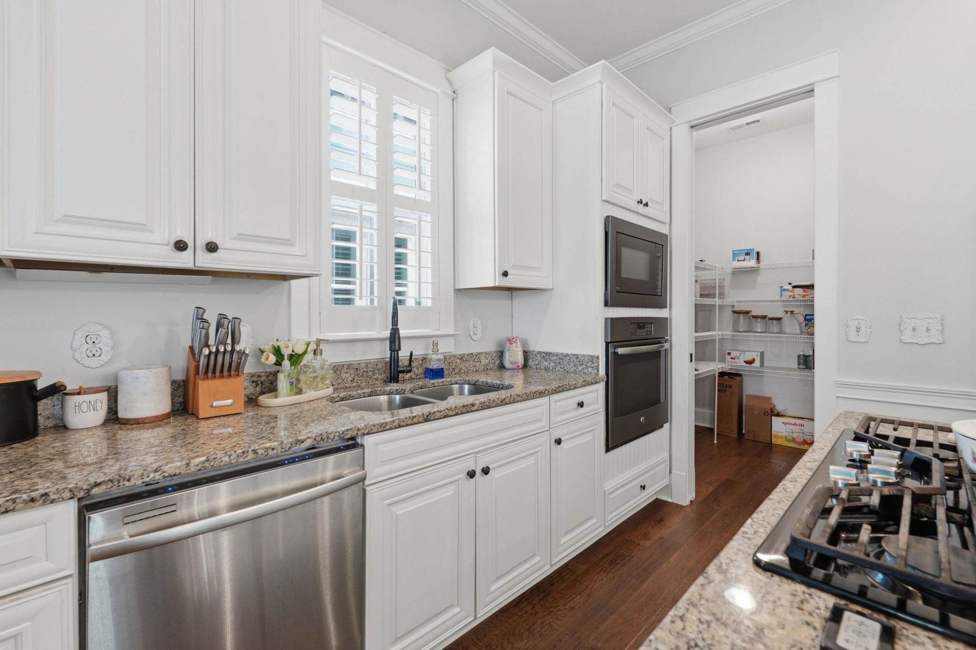 927 Iris St.  Photo 11