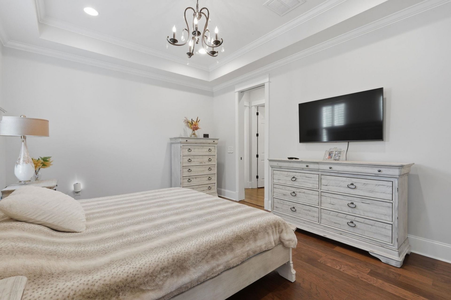 927 Iris St.  Photo 15