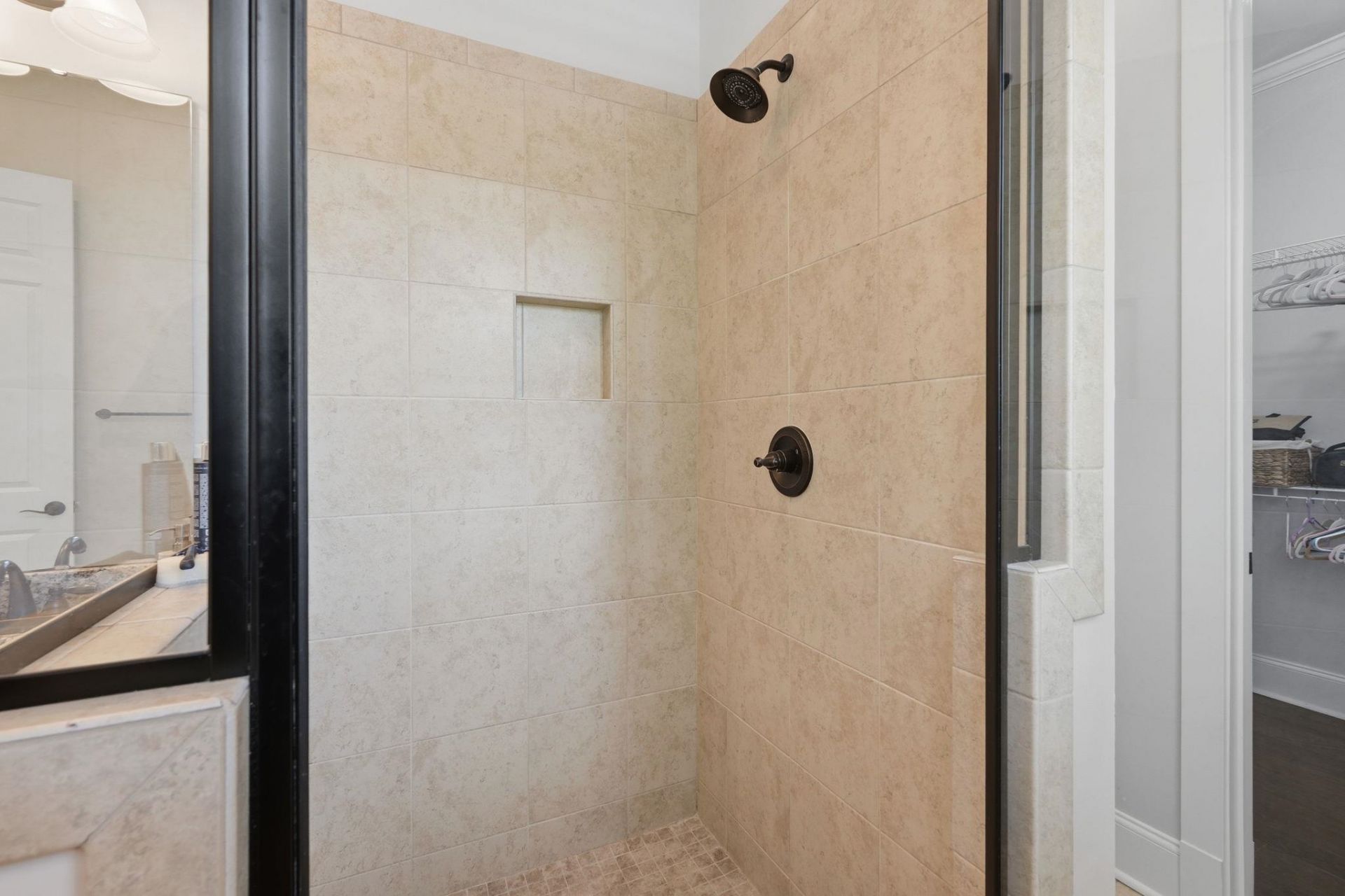 927 Iris St.  Photo 17