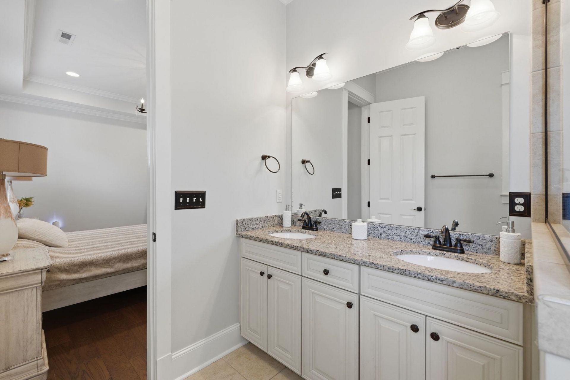 927 Iris St.  Photo 18