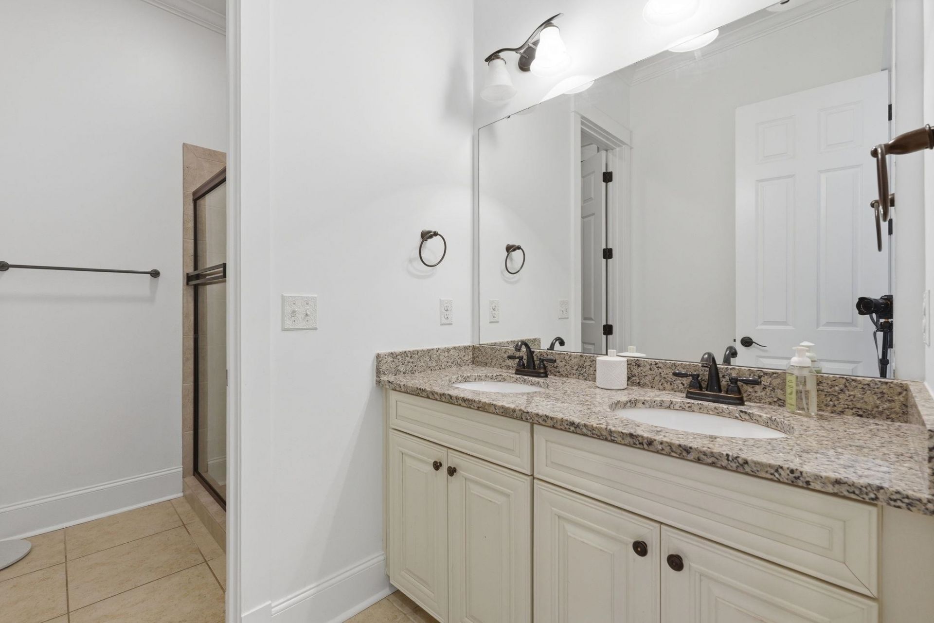 927 Iris St.  Photo 24