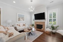 927 Iris St.  photo 4