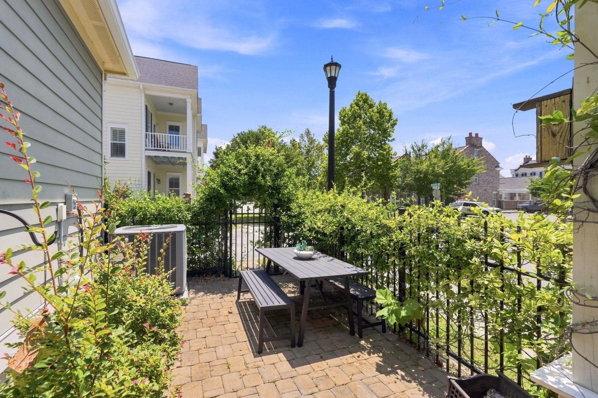 927 Iris St.  Photo 40
