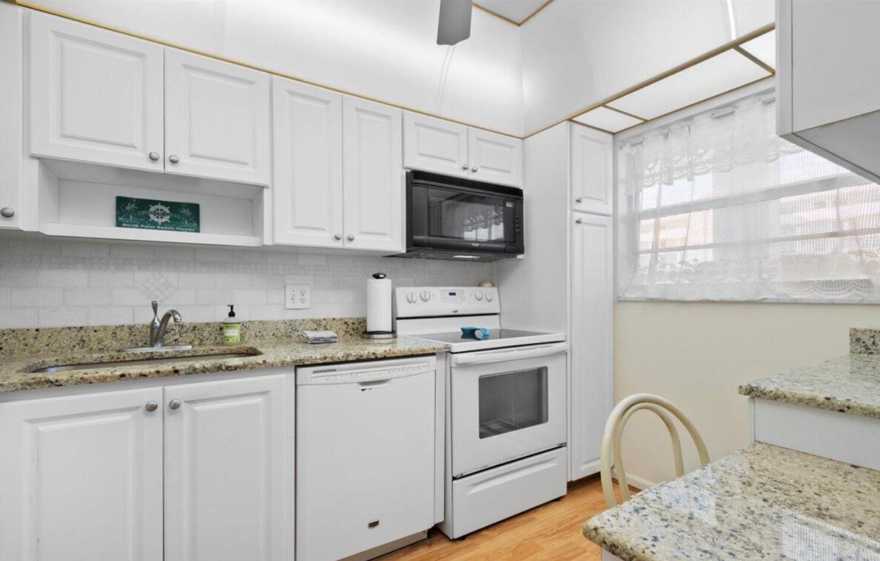 20 Yacht Club Drive, Unit 104, North Palm Beach, FL 33408 Photo