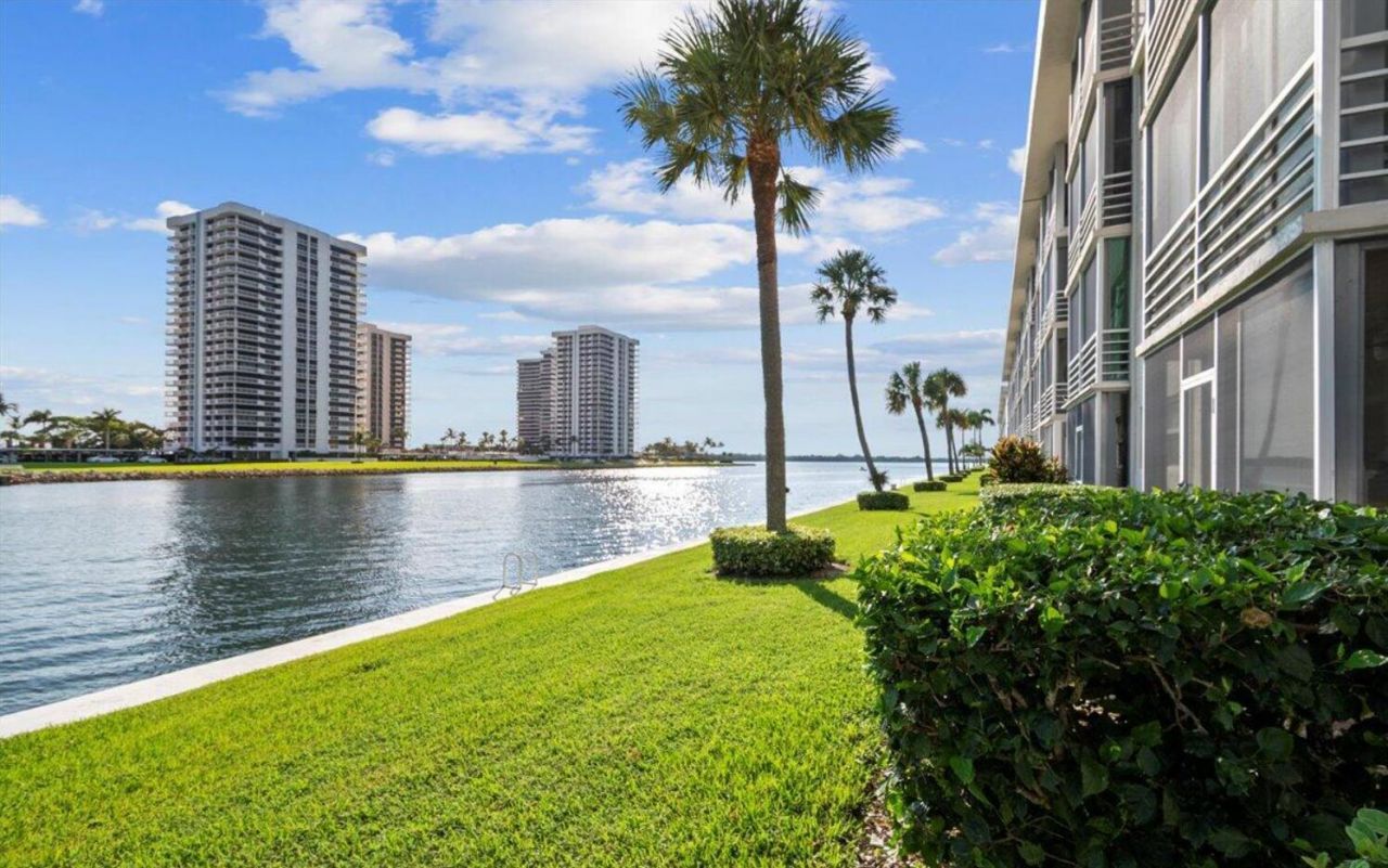 20 Yacht Club Drive, Unit 104, North Palm Beach, FL 33408 Photo