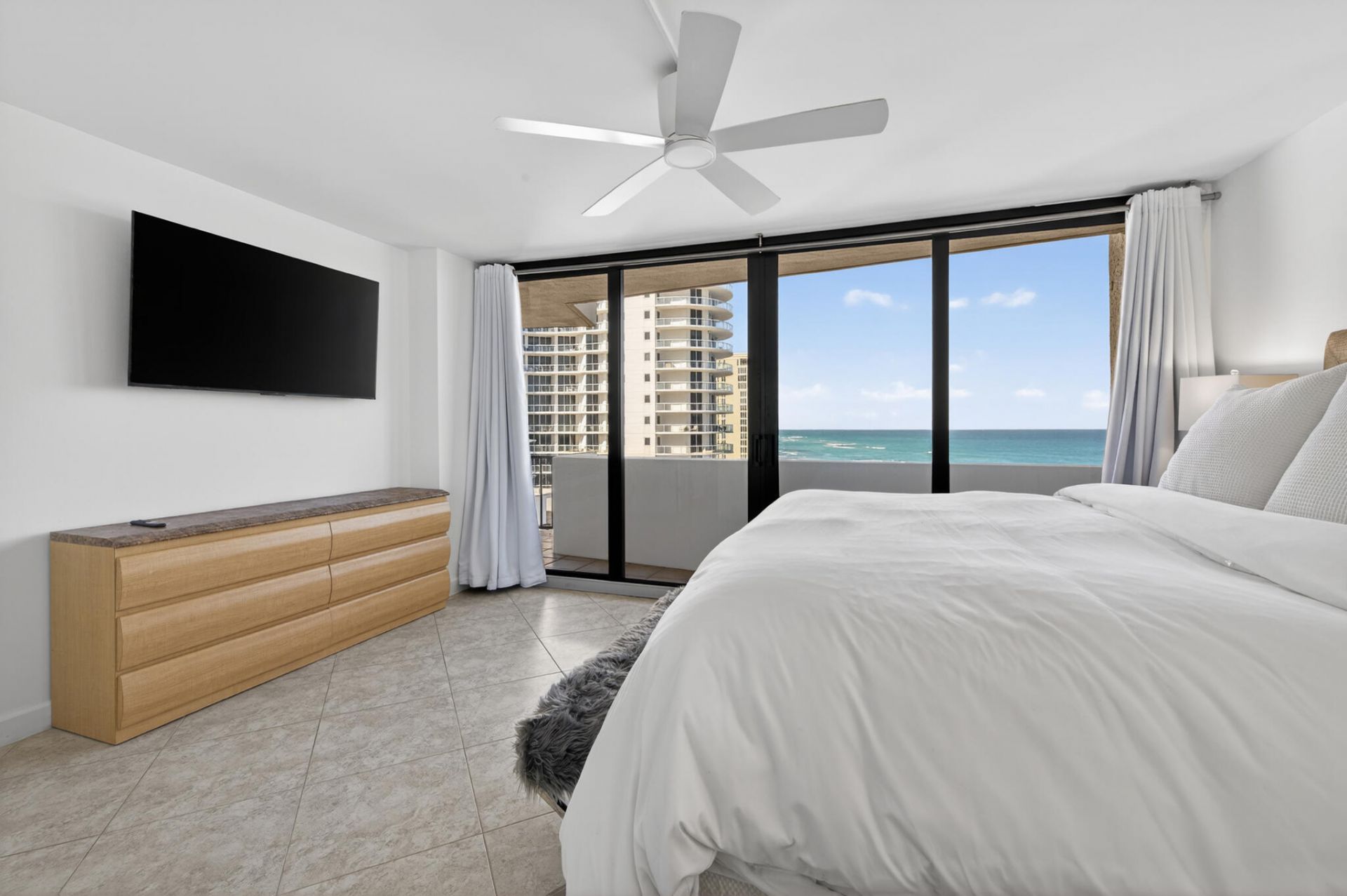 4200 N Ocean Drive, Unit 1-1101, Singer Island, FL 33404 Photo