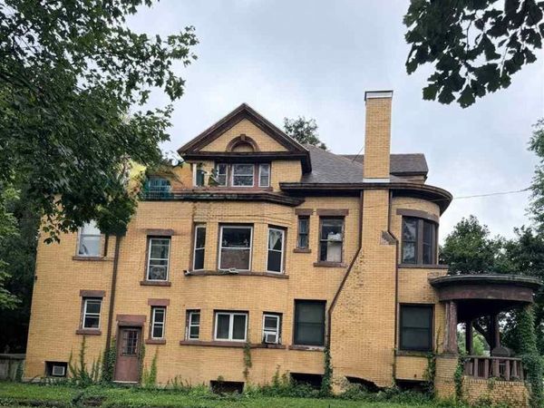 902 S Sixth Street, Terre Haute, IN 47807