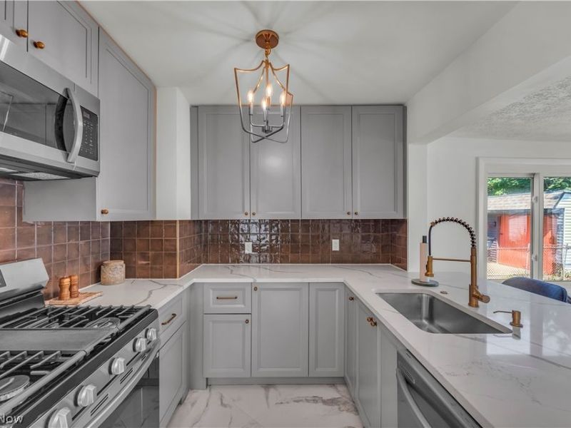 12208 Kensington Avenue, Cleveland, OH 44111 Photo 30