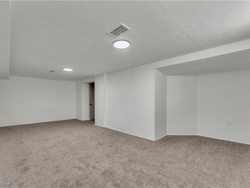 12208 Kensington Avenue, Cleveland, OH 44111 Photo 37
