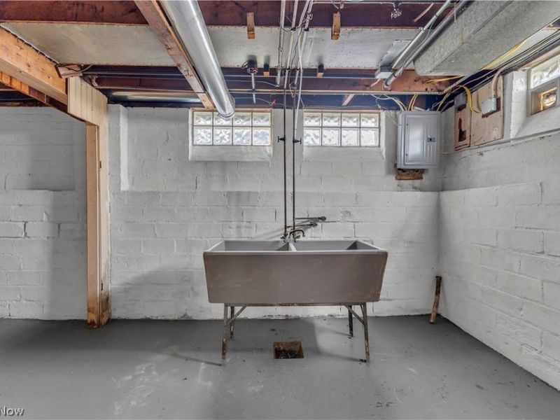 12208 Kensington Avenue, Cleveland, OH 44111 Photo 38