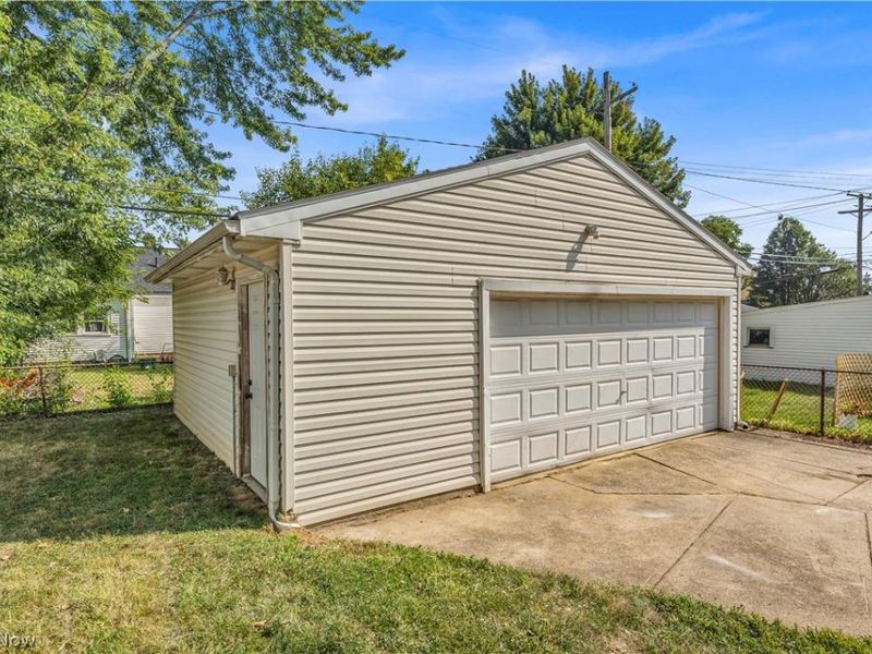 12208 Kensington Avenue, Cleveland, OH 44111 Photo 7