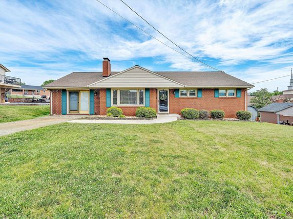 135 CENTER ST, Rocky Mount, VA 24151