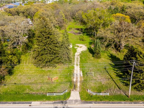 1001 N Hunt Club Road , Gurnee, IL 60031