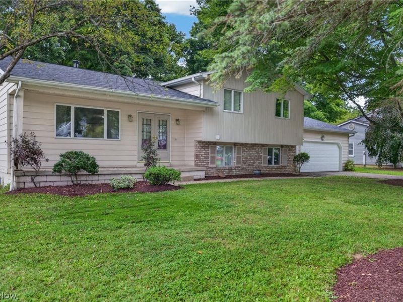 8488 Crystal Drive , Boardman, OH 44512 Photo 2