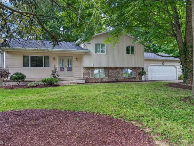 8488 Crystal Drive , Boardman, OH 44512 Photo 3