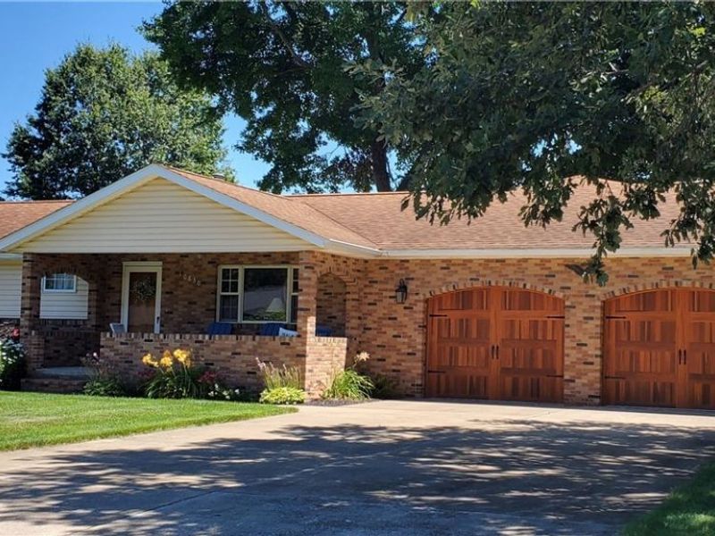 10830 Wilma Avenue NE, Alliance, OH 44601 Photo 2