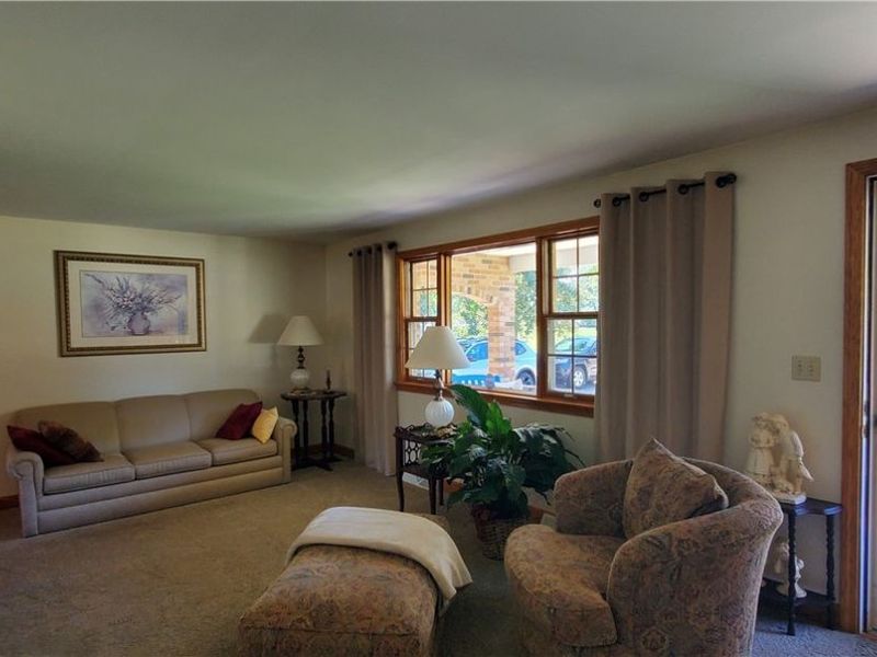 10830 Wilma Avenue NE, Alliance, OH 44601 Photo 3