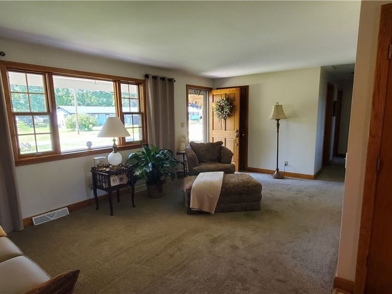 10830 Wilma Avenue NE, Alliance, OH 44601 Photo 4