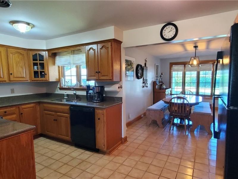10830 Wilma Avenue NE, Alliance, OH 44601 Photo 5