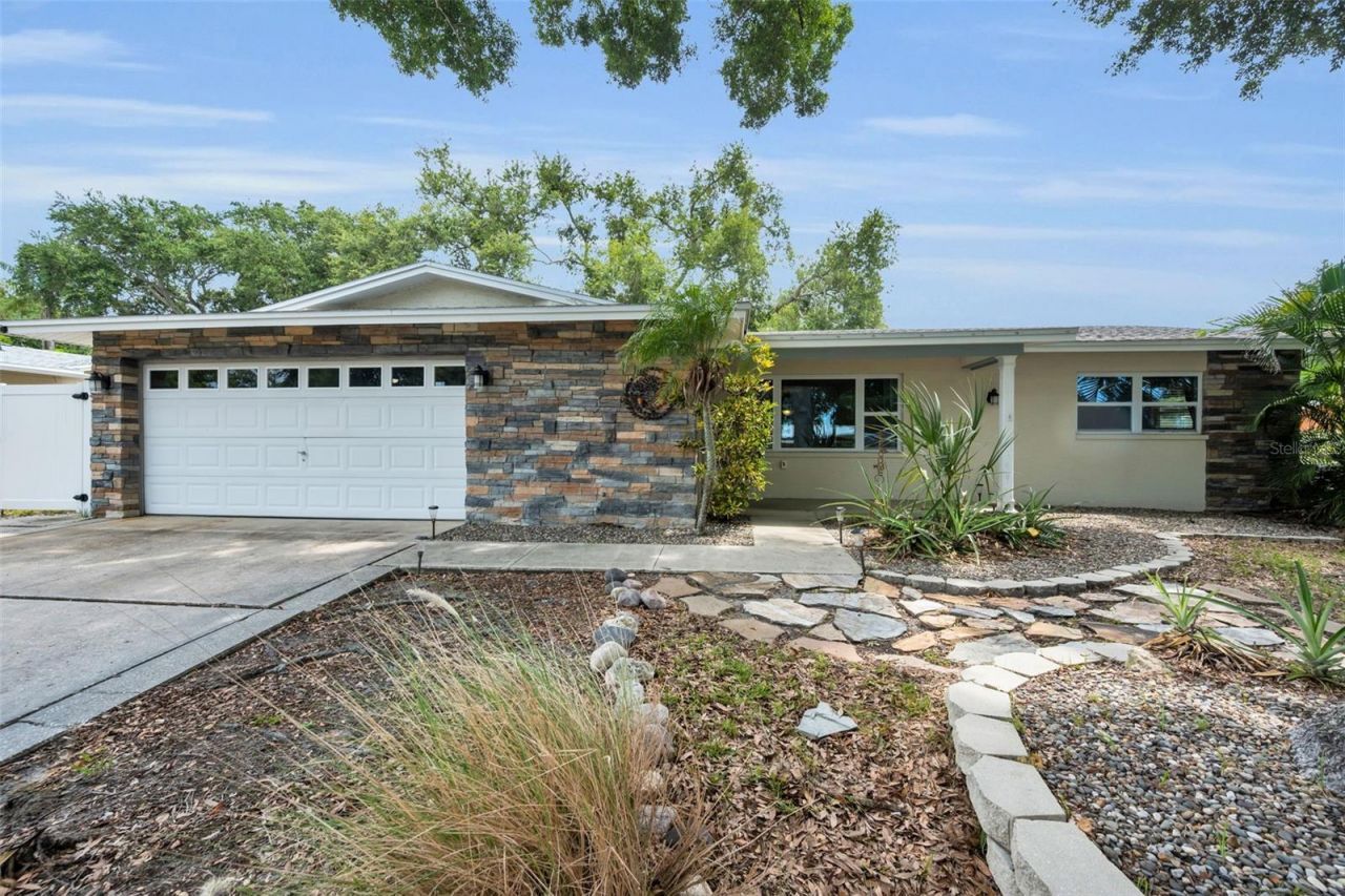 13760 87th Place, Seminole, FL 33776 Main Photo