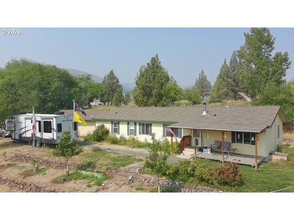 250 Schoolhouse DR, Dayville, OR 97825