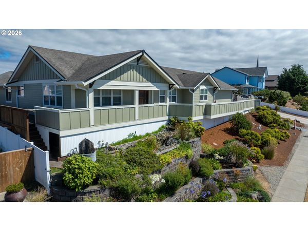 1975 CLEVELAND ST, North Bend, OR 97459