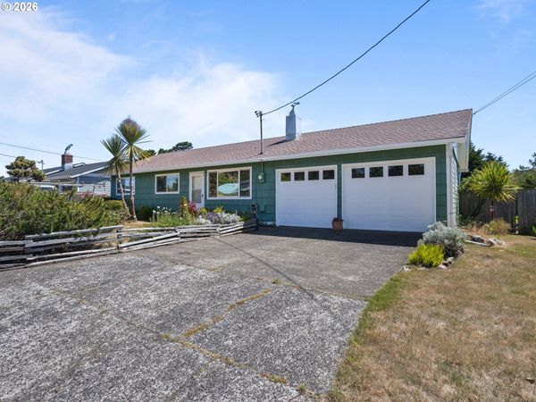 1232 NW NYE ST, Newport, OR 97365