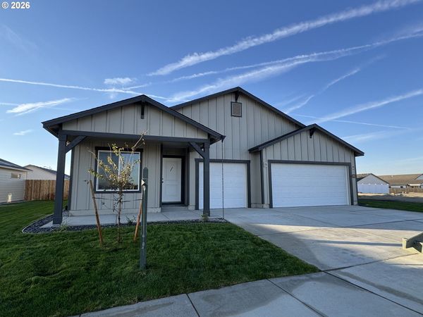 894 E Maple Brook AVE, Hermiston, OR 97838