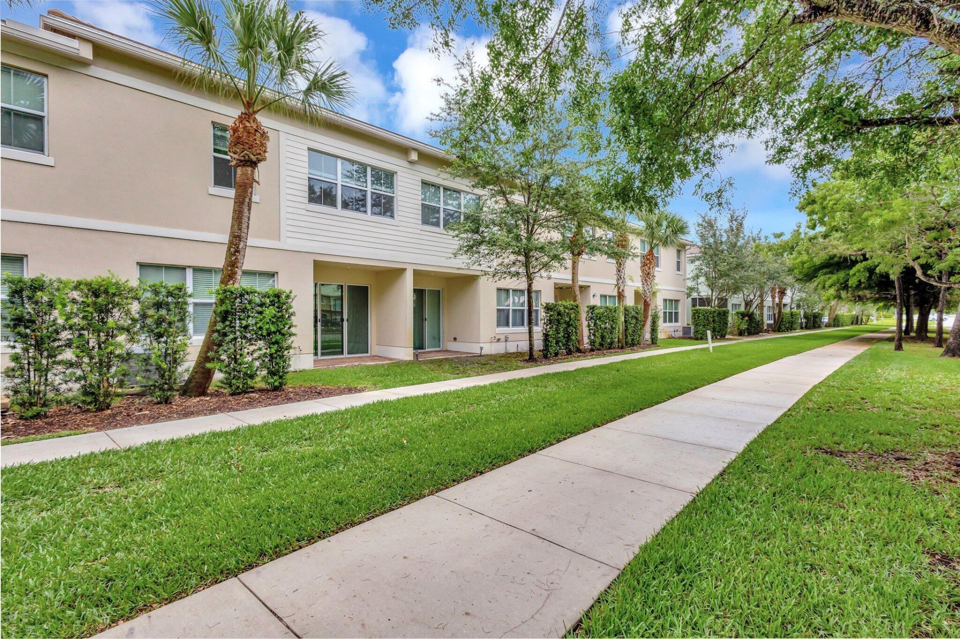 91 Palm Lane, Royal Palm Beach, FL 33411 Photo