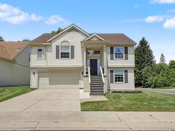 6400 Lake Meadow Drive, Waterford Township, Mi 48327