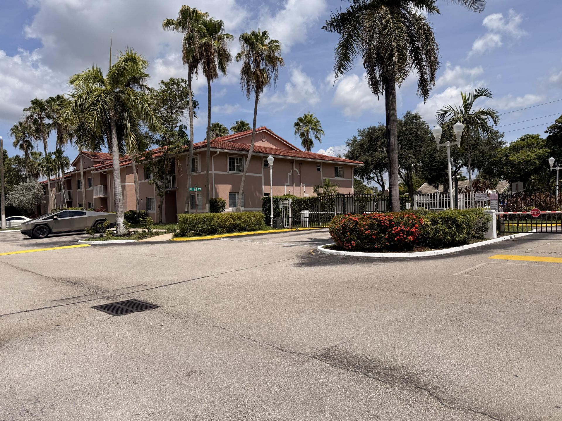 3271 Sabal Palm Manor, Unit 106, Hollywood, FL 33024 Photo