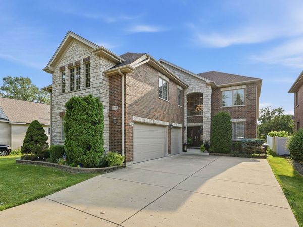 2272 Eastview Drive , Des Plaines, IL 60016