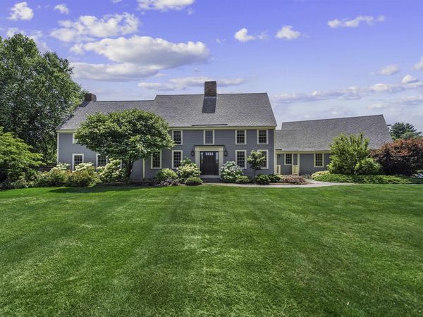 7290 Pleasant Street, Loudon, NH 03307