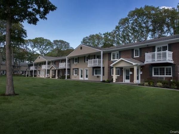 14 Nottingham Place , Unit 1406B, Coram, NY 11727