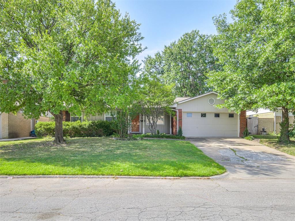 8922 E 49th Place, Tulsa, OK 74145 Main Photo
