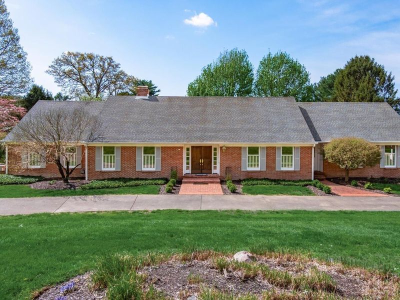 480 W Highland Drive , Zanesville, OH 43701 Photo 2